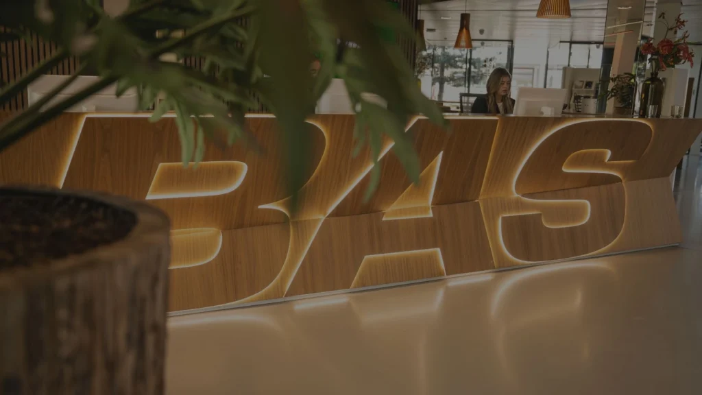 BAS World in Veghel - wereldwijd platform voor tweedehands trucks, bedrijfswagens en machines